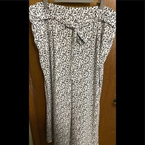 🖤🤍 NWT Heart Vine Crepe Dress Pants 🤍🖤